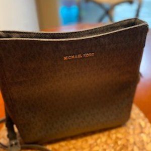 Michael Kors Jet Set Travel Large Messenger